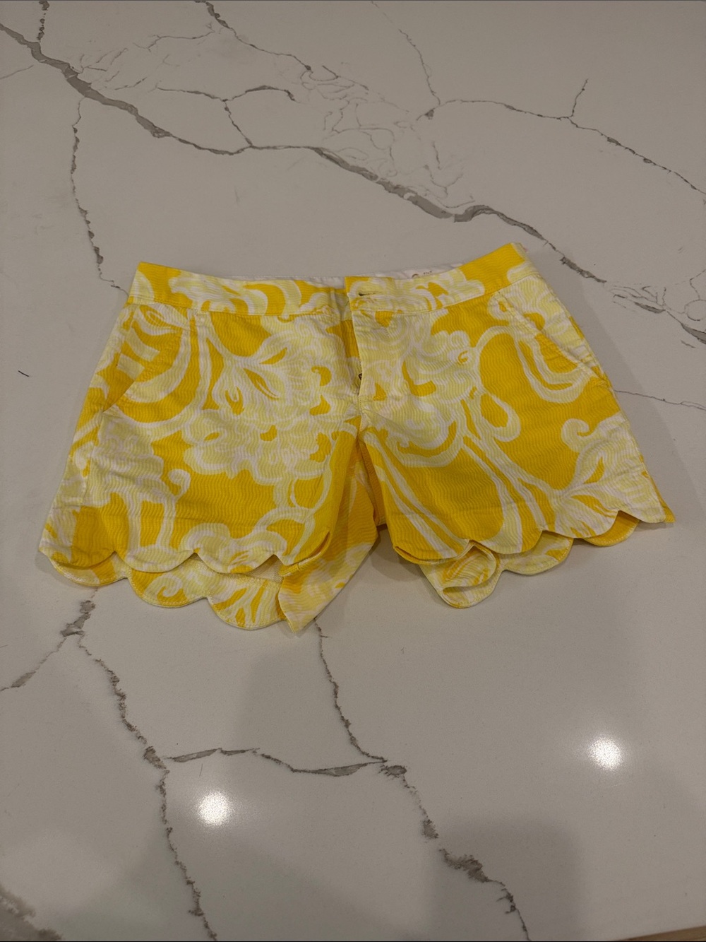 Lilly Pulitzer Yellow & White Scallop-Hem High-Rise Shorts